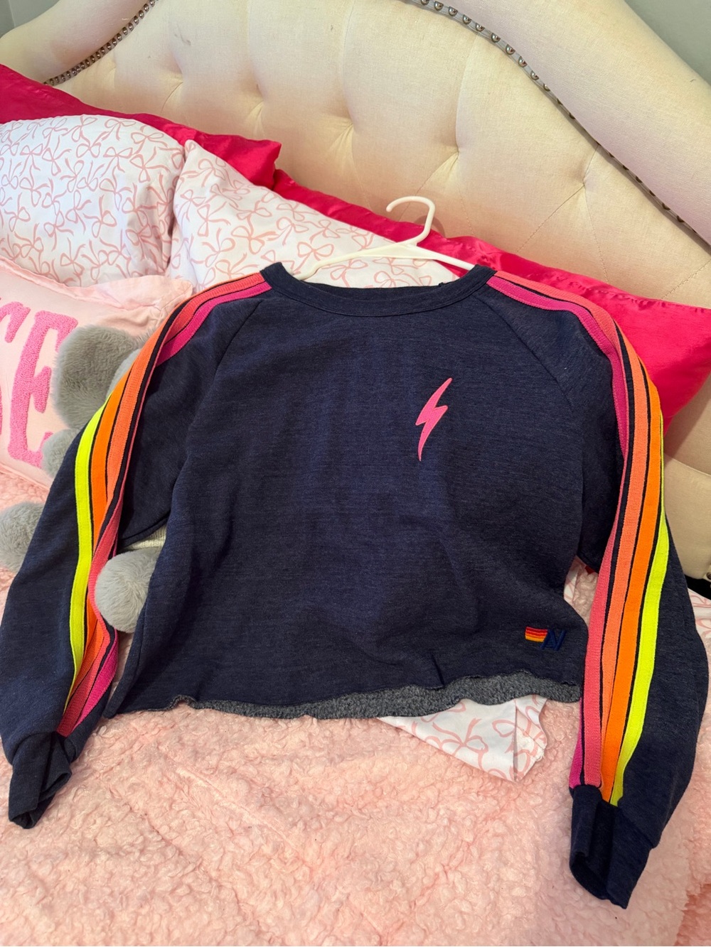 Medium AV cropped sweatshirt